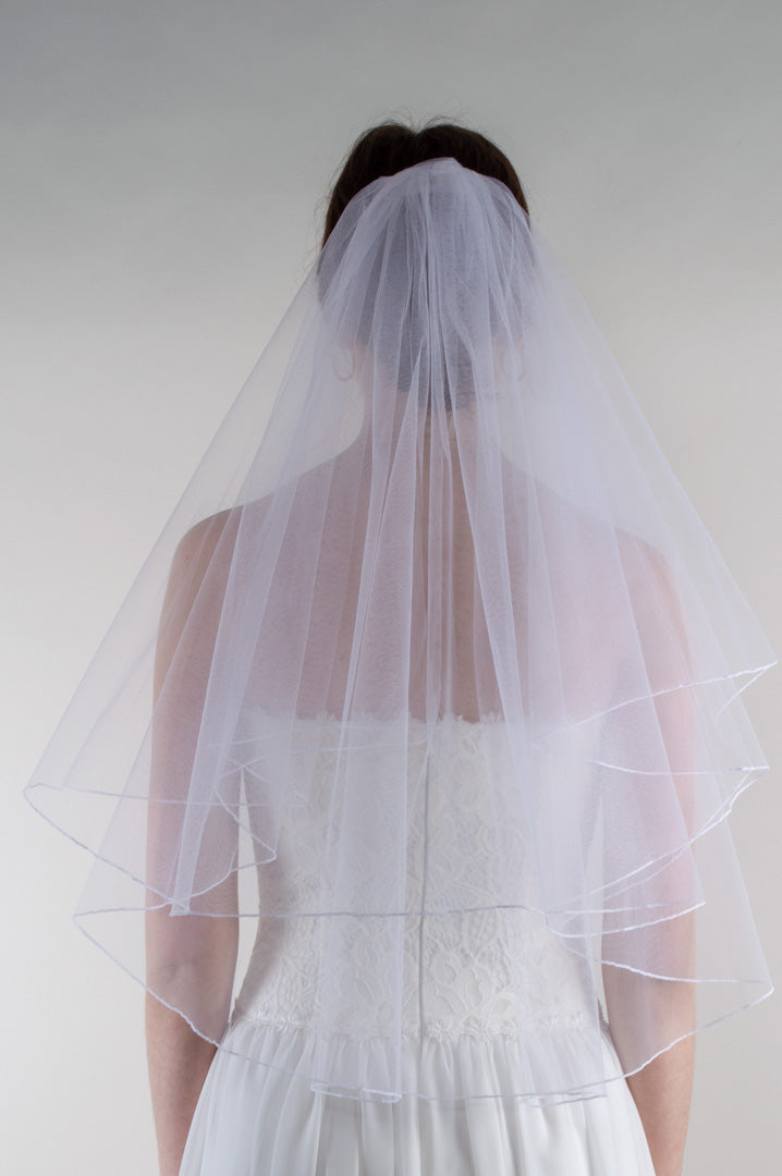 Kahekordne kellukesekujuline masinaga ääristatud pruudiloor