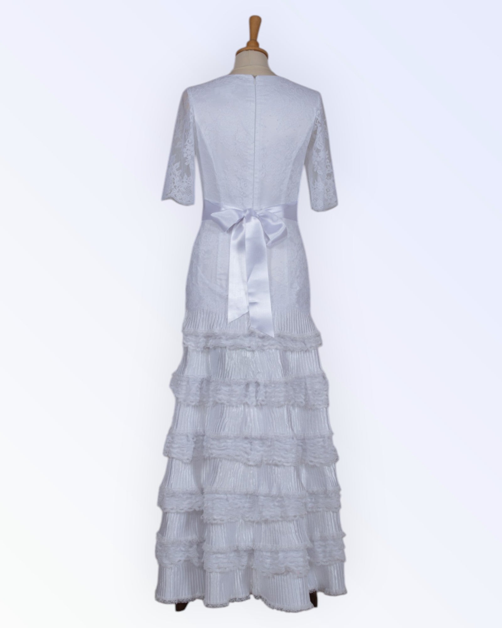 Wedding dress with ruffled skirt