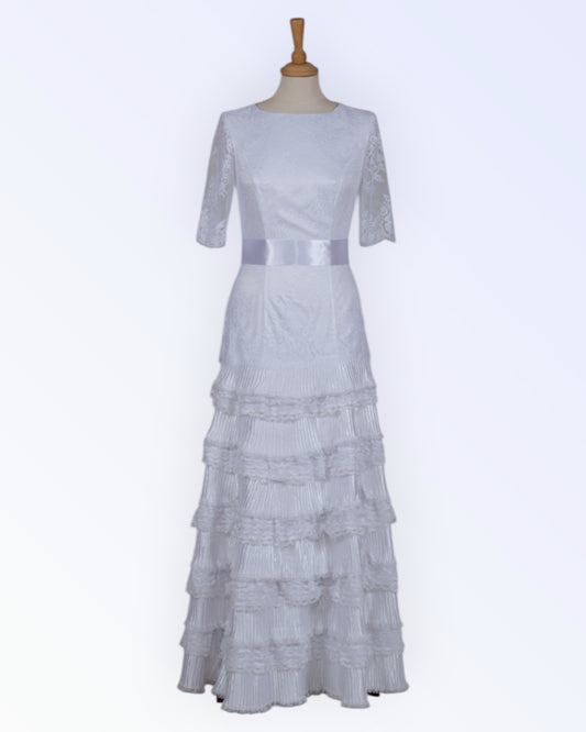 Wedding dress with ruffled skirt