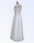 Off-white chiffon wedding dress