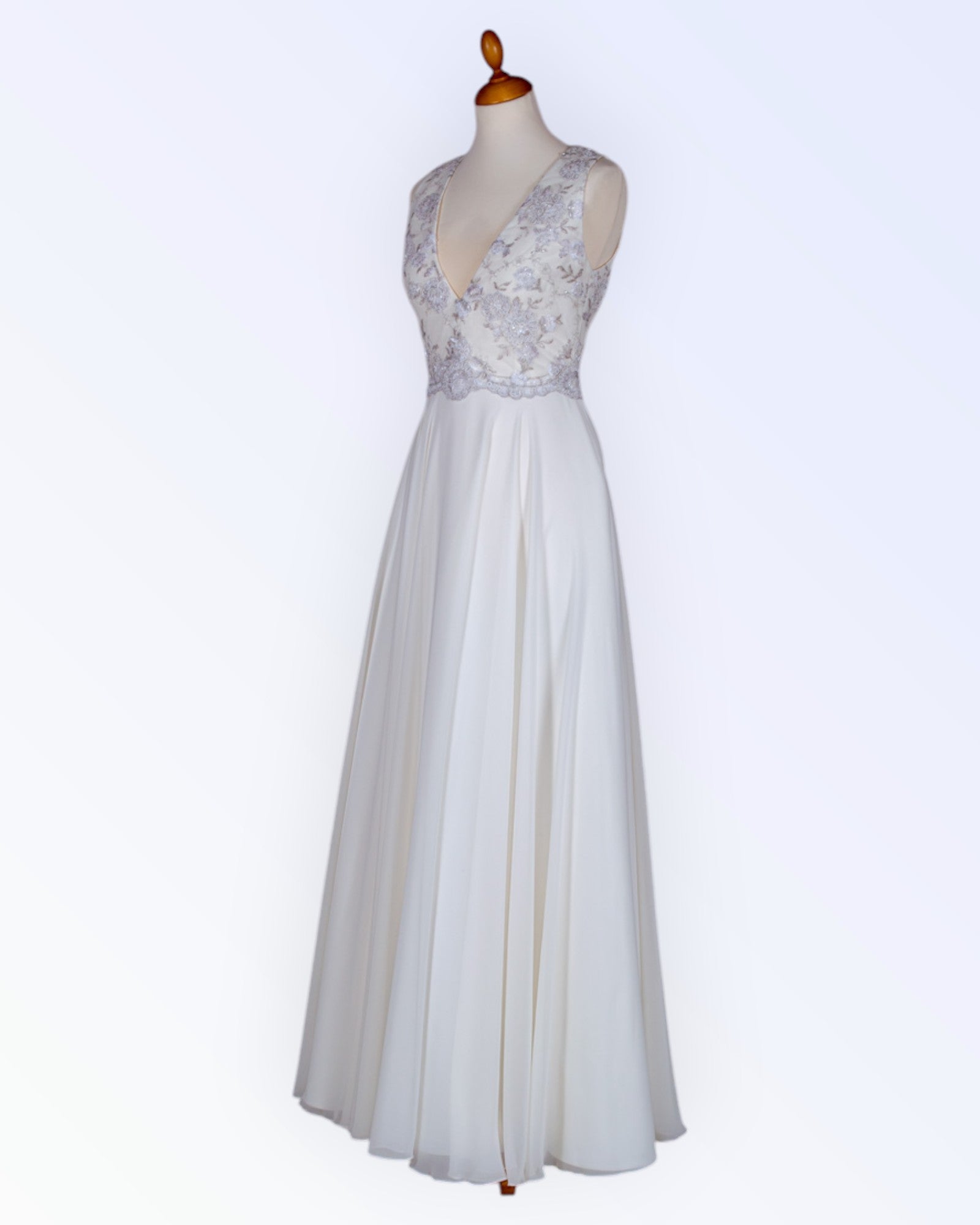 Off-white chiffon wedding dress