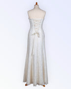 Loodusvalge pitsist pruutkleit