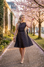 Tummanruskea tafticocktailmekko