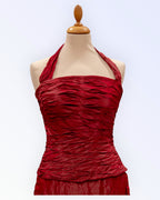 Punasest taftist korsett