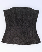 Mustast brokaadist korsett