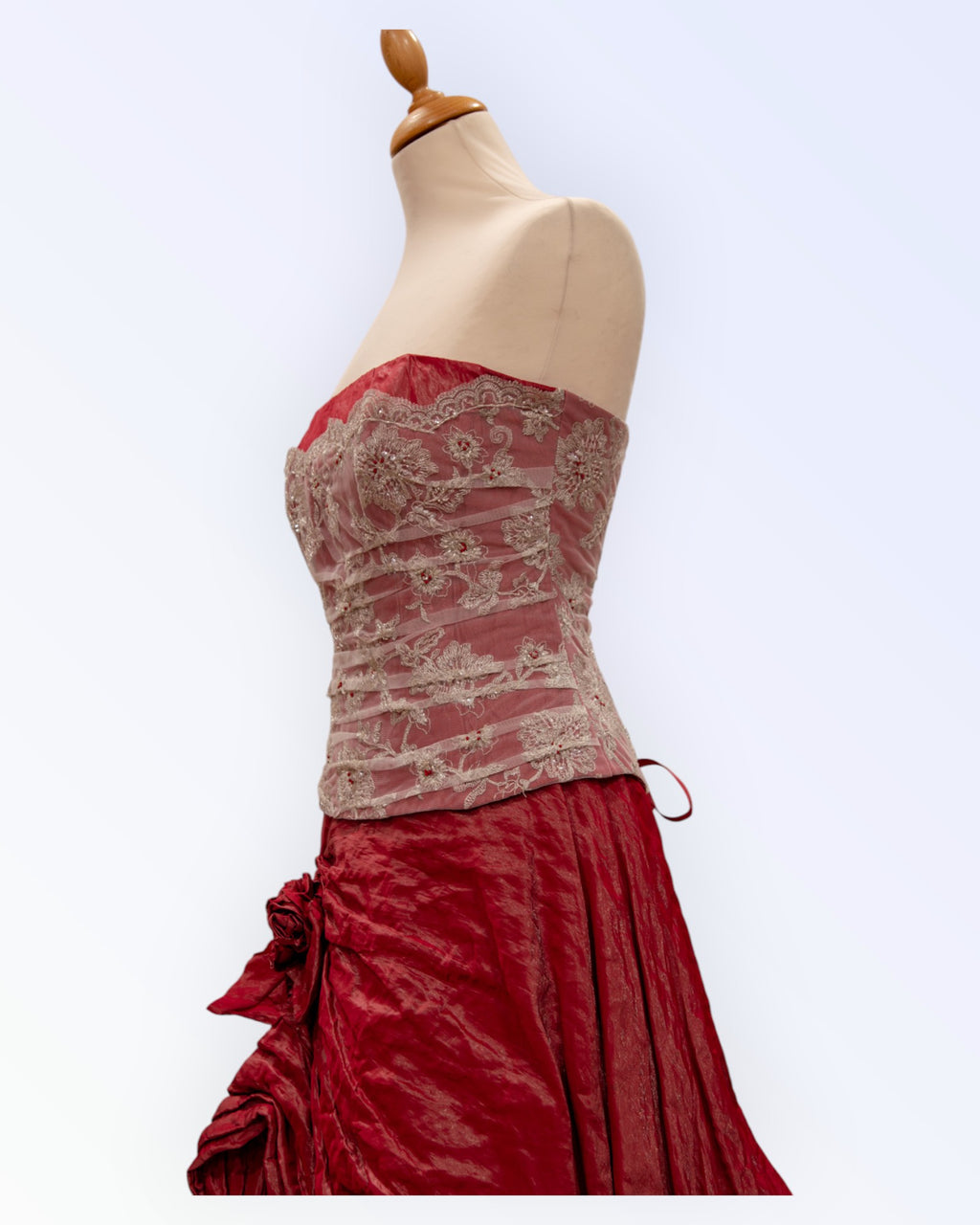 Punasest taftist korsett