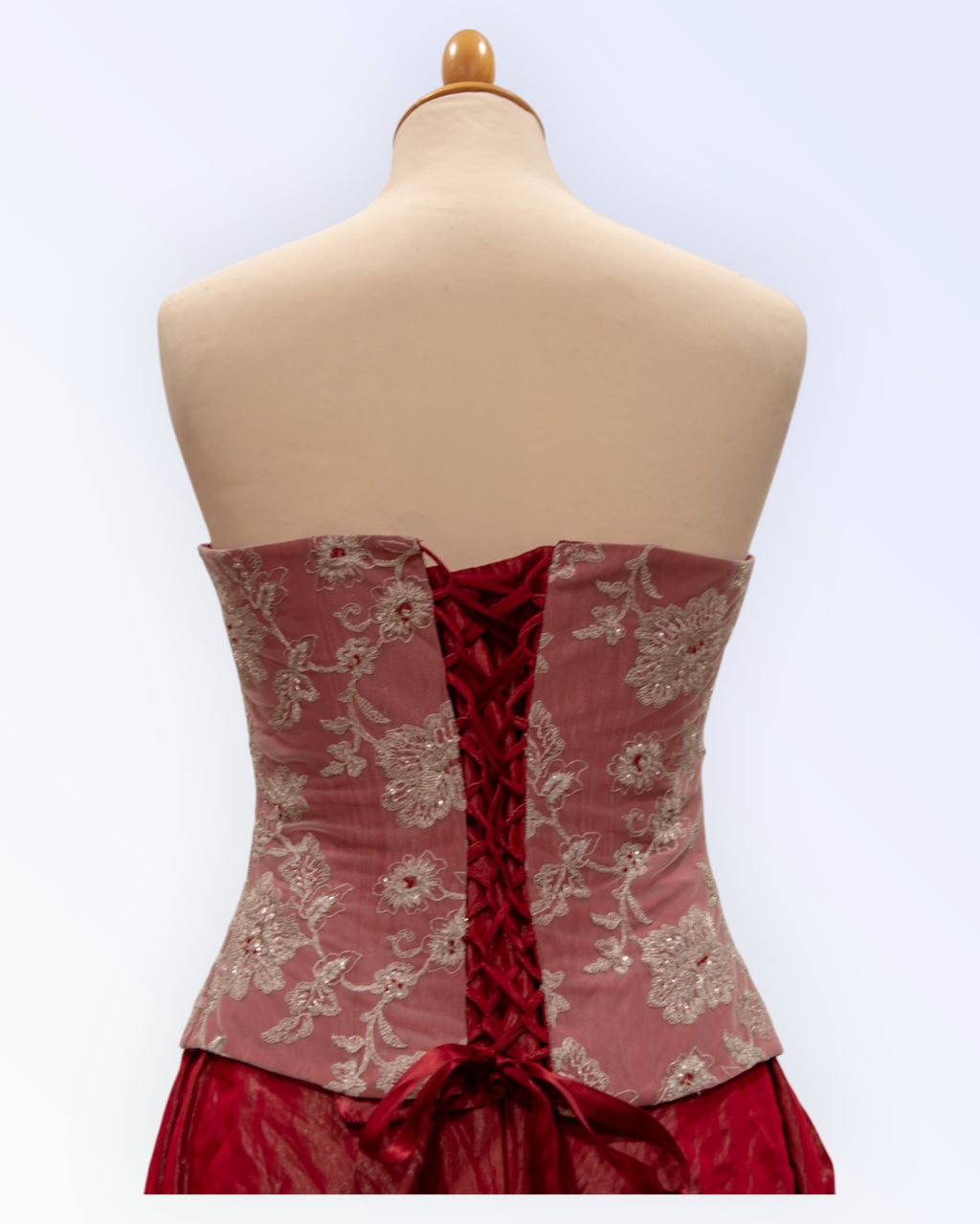 Punasest taftist korsett