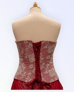 Punasest taftist korsett