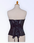 Mustast satiinist korsett