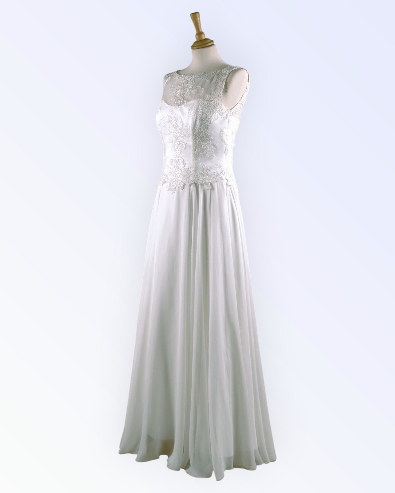 Off-white chiffon wedding dress