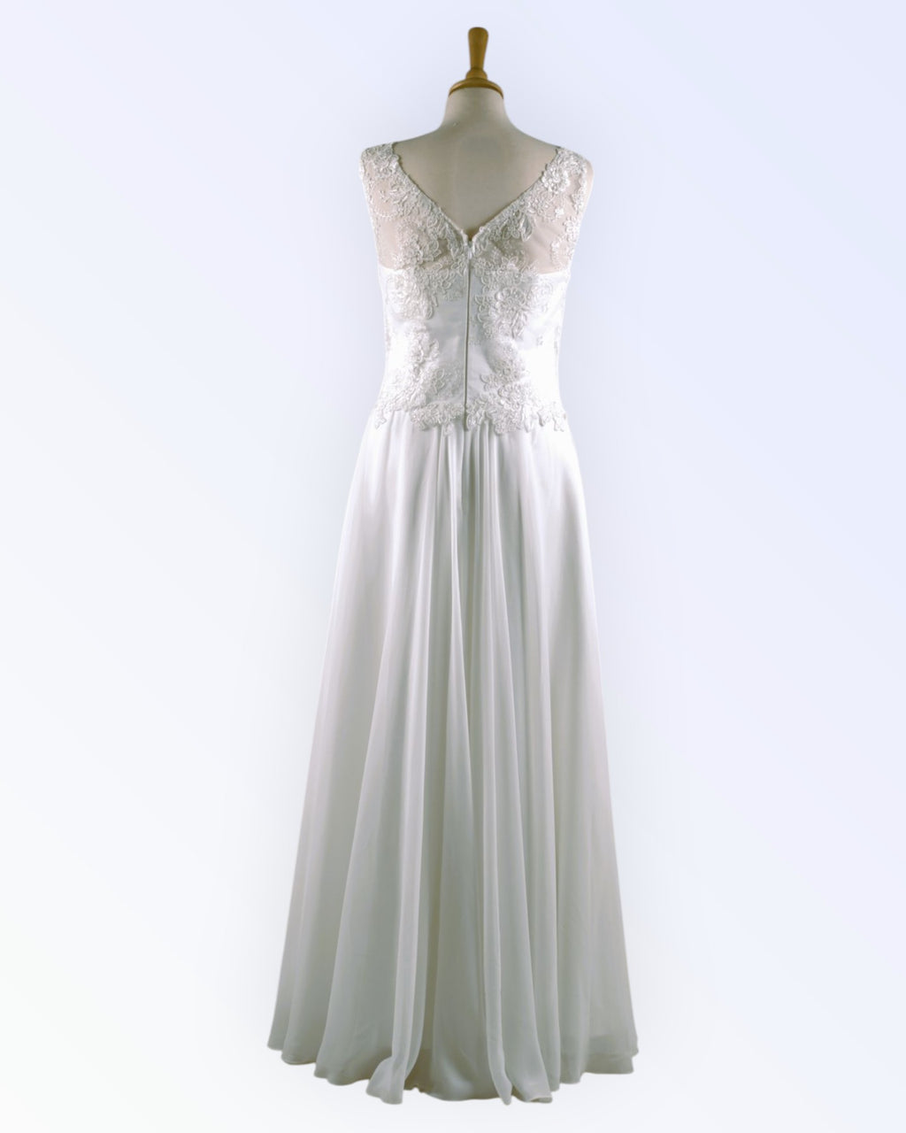 Off-white chiffon wedding dress